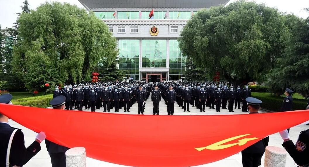 公安厅组织开展“庆七一 重温入党誓词”活动